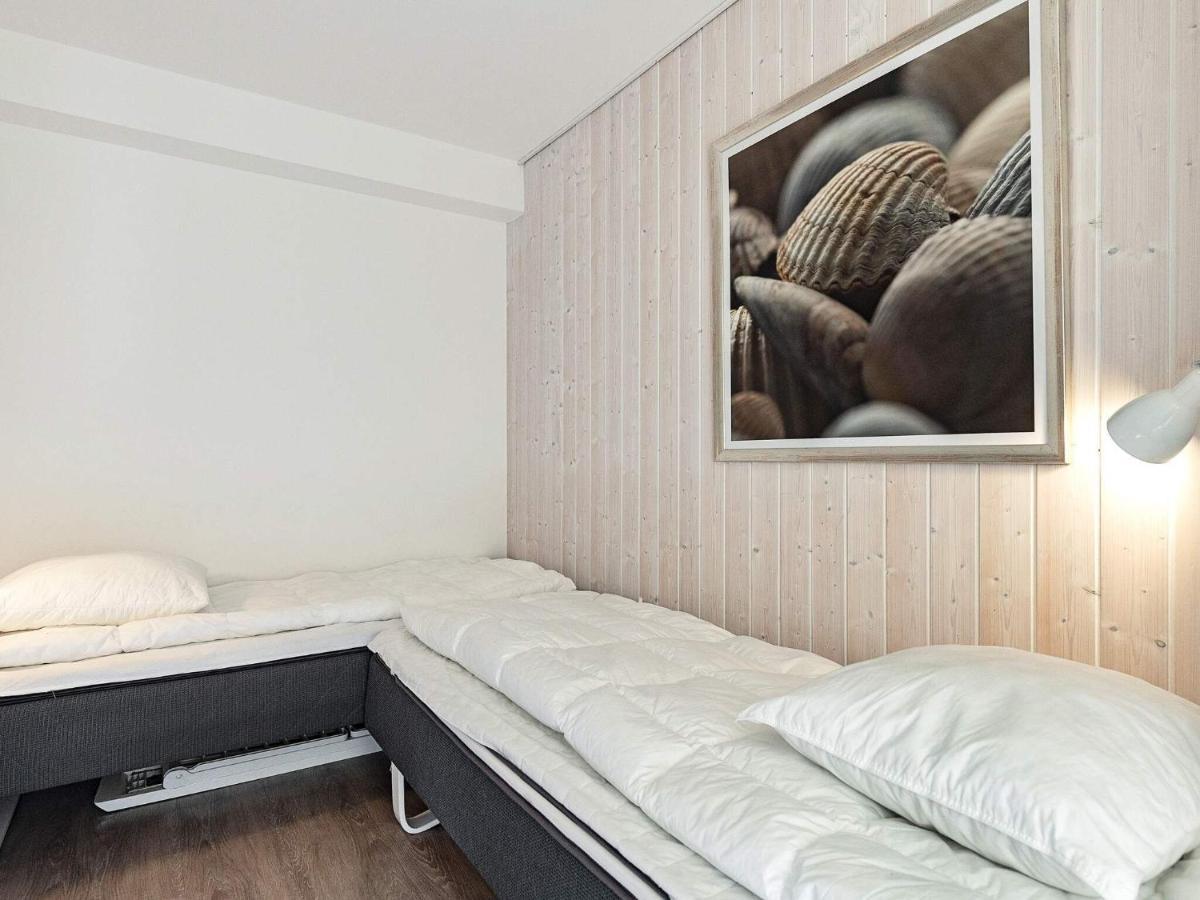 Vakantiehuis Two-bedroom In 20 *